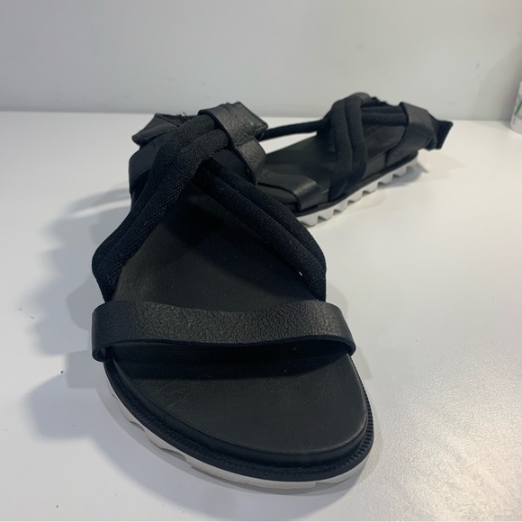Sorel Women's Roaming Decon Sandals Black Flat Leather Fabric Criss Cross 8M - Picture 8 of 14